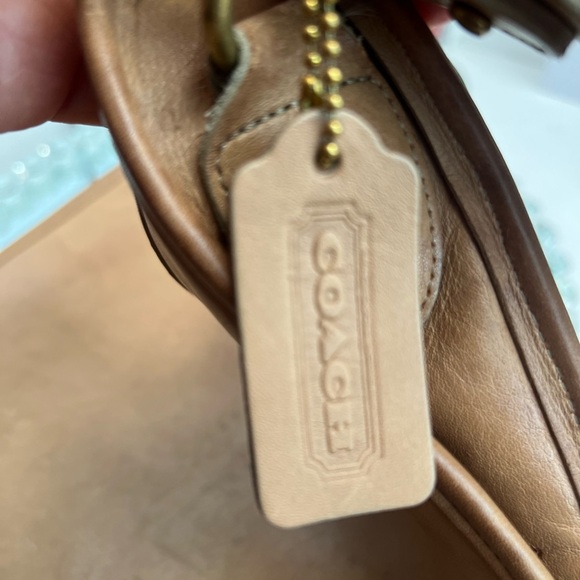 are Vintage 1475 tan leather shoulder bag - Picture 6 of 14